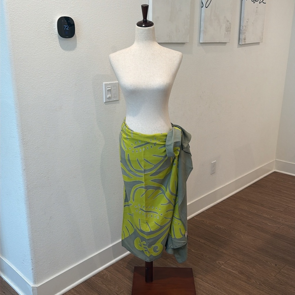 Poo beach cover up


Women’s Lime Green & Gray Swim Sarong Wrap